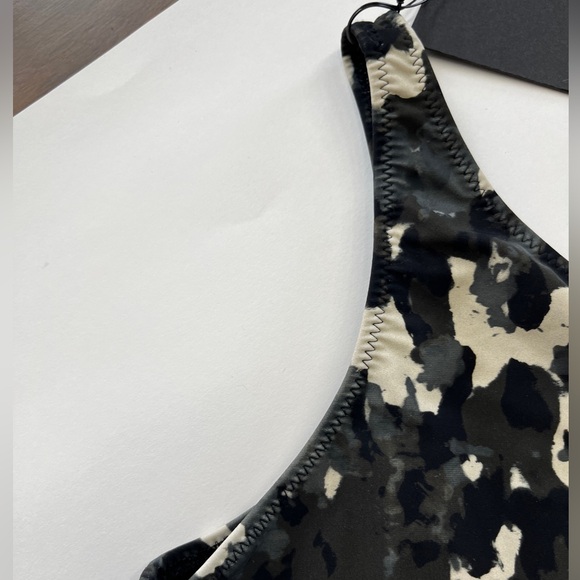 Norma Kamali NWT One Shoulder one piece CAMO Print Swimsuit size large - Picture 6 of 7